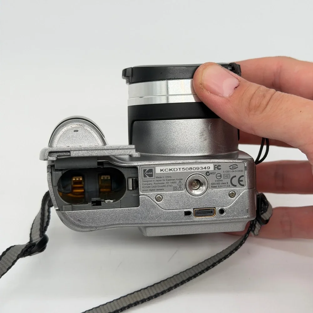 Kodak EasyShare Z740 Digital Camera 5.0MP 10x Optical Zoom Silver Retro Digicam
